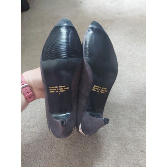 New In Box Women's Size 7 Vanna White Gray Heels Silver Tips Suede Pumps Shoes - Picture 9 of 10